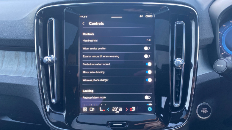 Volvo XC40 2.0 B4P Ultra Dark 5dr Auto Petrol Estate